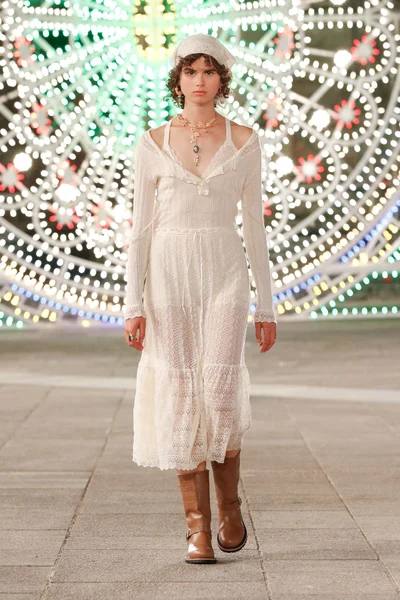 Look 77